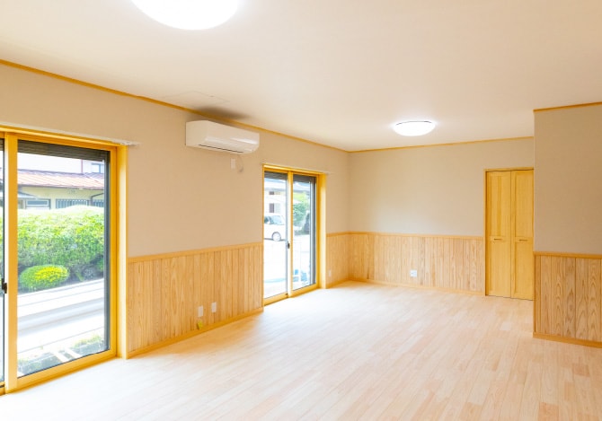 100%自然素材からなるフォレストボードを使用した室内